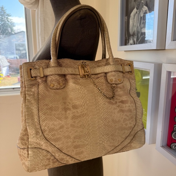 Large structured tote/satchel in pale cream-beige python-embossed leather - Picture 5 of 15
